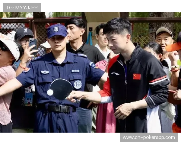 东城区龙潭公园乒乓球场现“银发对决”，六旬老将与奥运冠军街头切磋