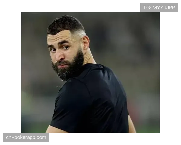 本泽马回到里昂，与老队友一同训练保持状态